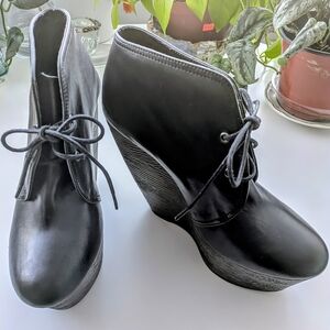 Steve Madden Sleek Black Lace-Up Booties